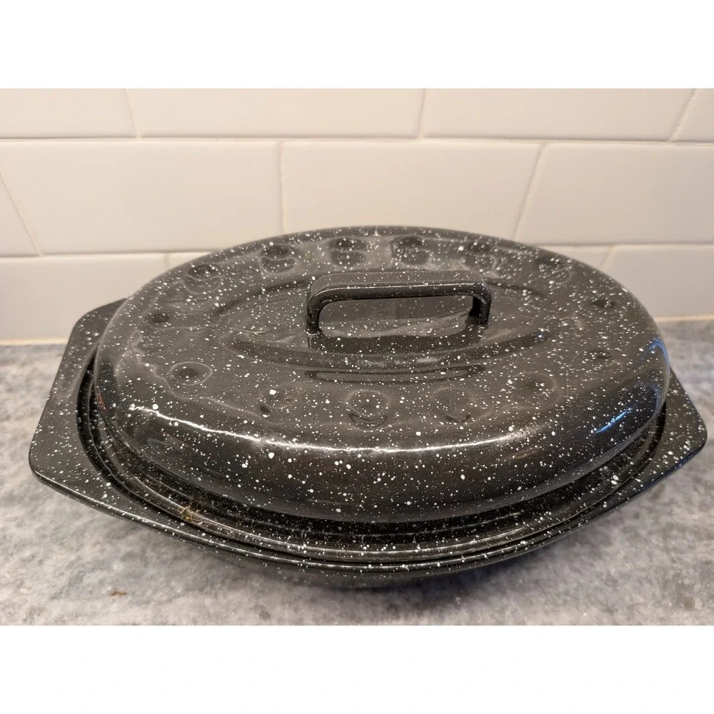Black Speckled Enamel - Small Oval Roaster Pan w/Lid -‎ 13